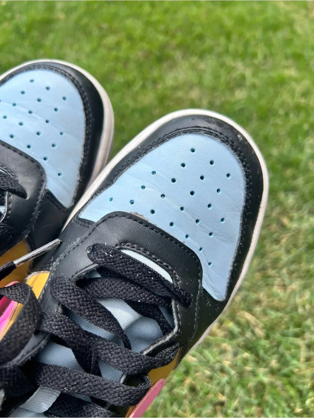Nike Low-Top Sneakers in Light Blue, Black, Yellow & Pink